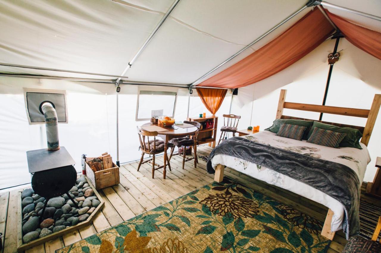 So Damn Lucky Glamping Hotel Ucluelet Exterior foto