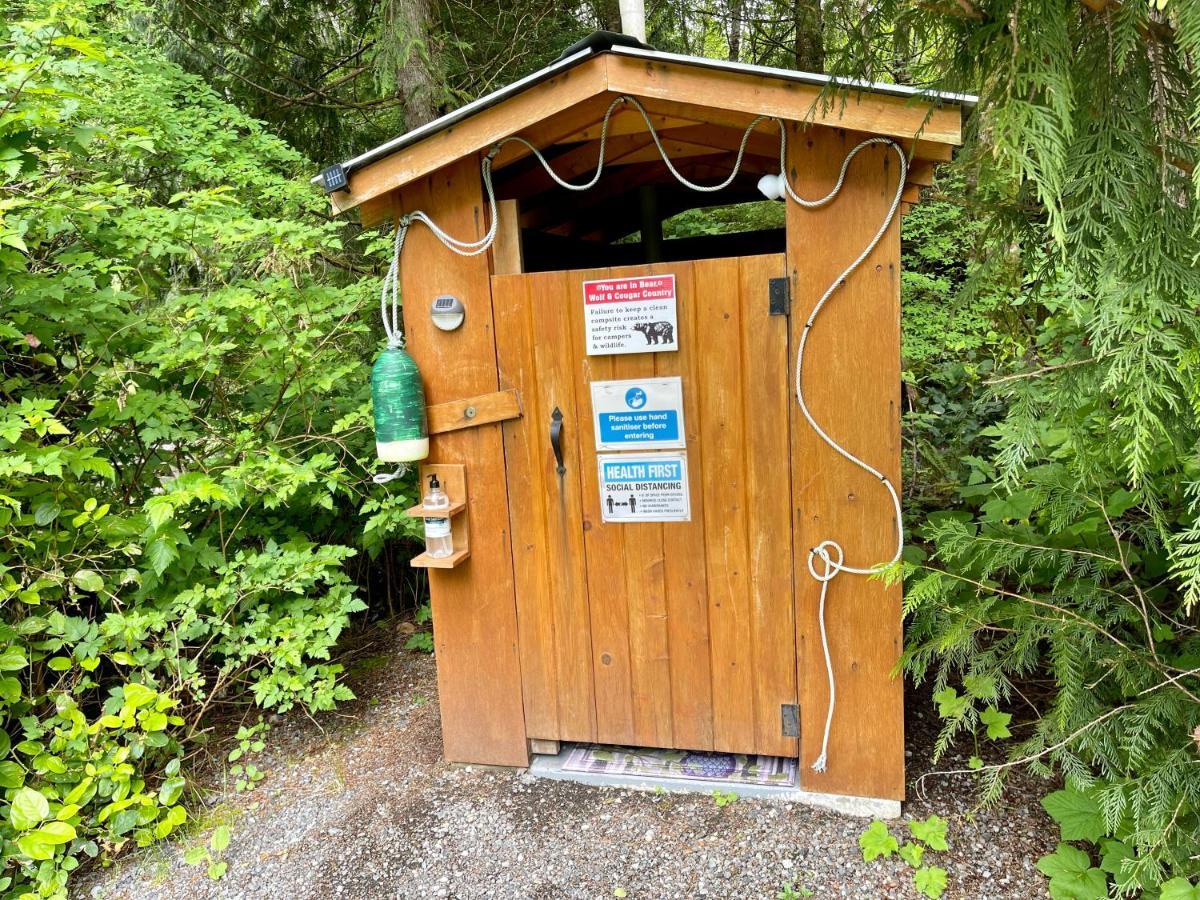 So Damn Lucky Glamping Hotel Ucluelet Exterior foto
