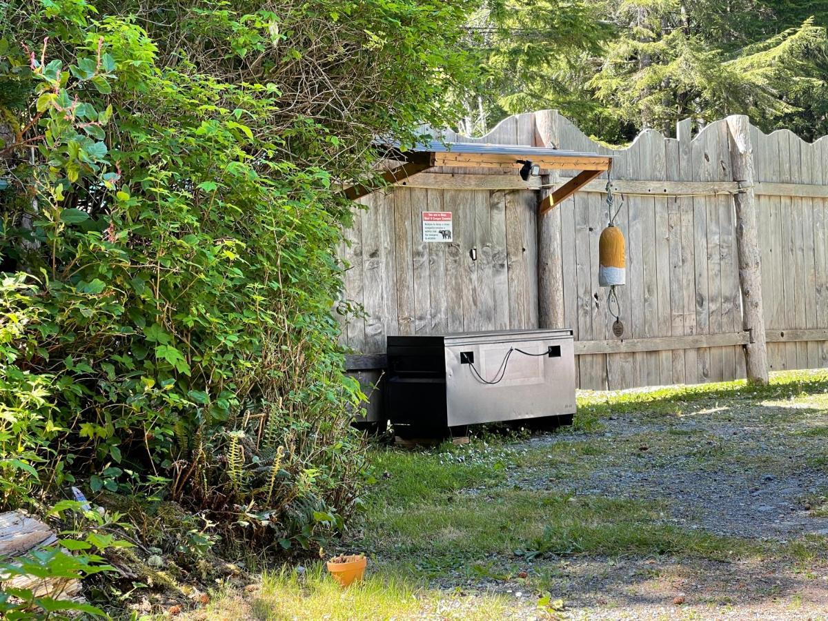 So Damn Lucky Glamping Hotel Ucluelet Exterior foto