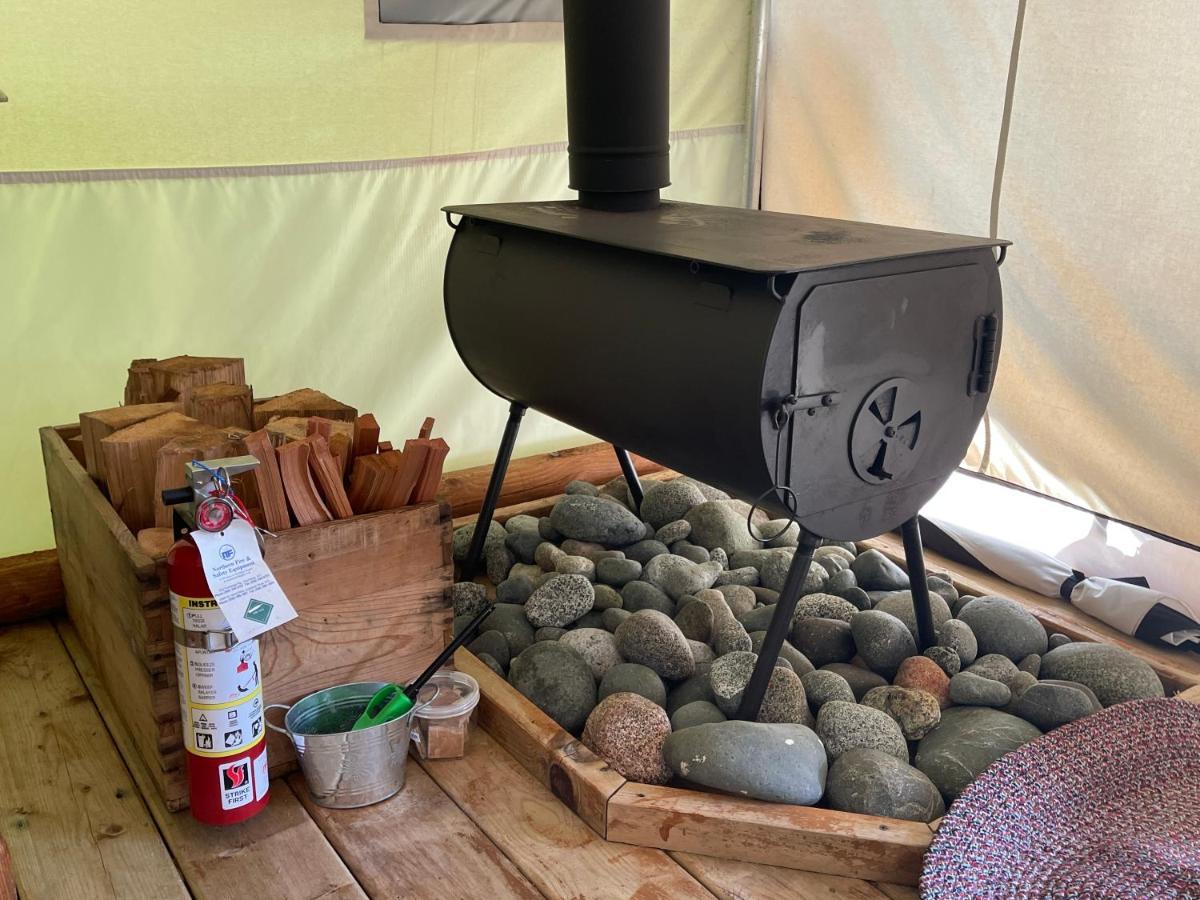 So Damn Lucky Glamping Hotel Ucluelet Exterior foto