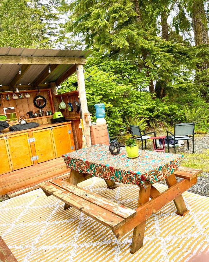 So Damn Lucky Glamping Hotel Ucluelet Exterior foto