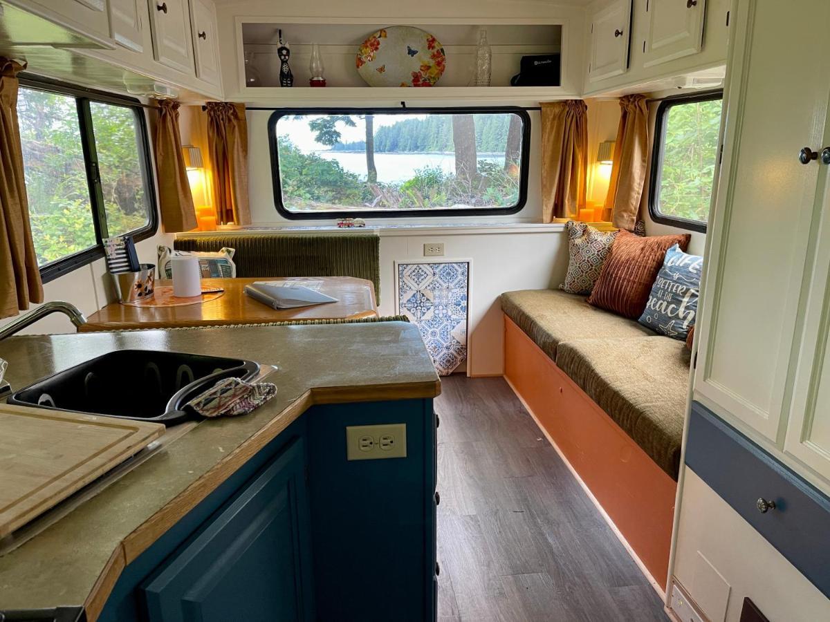 So Damn Lucky Glamping Hotel Ucluelet Exterior foto