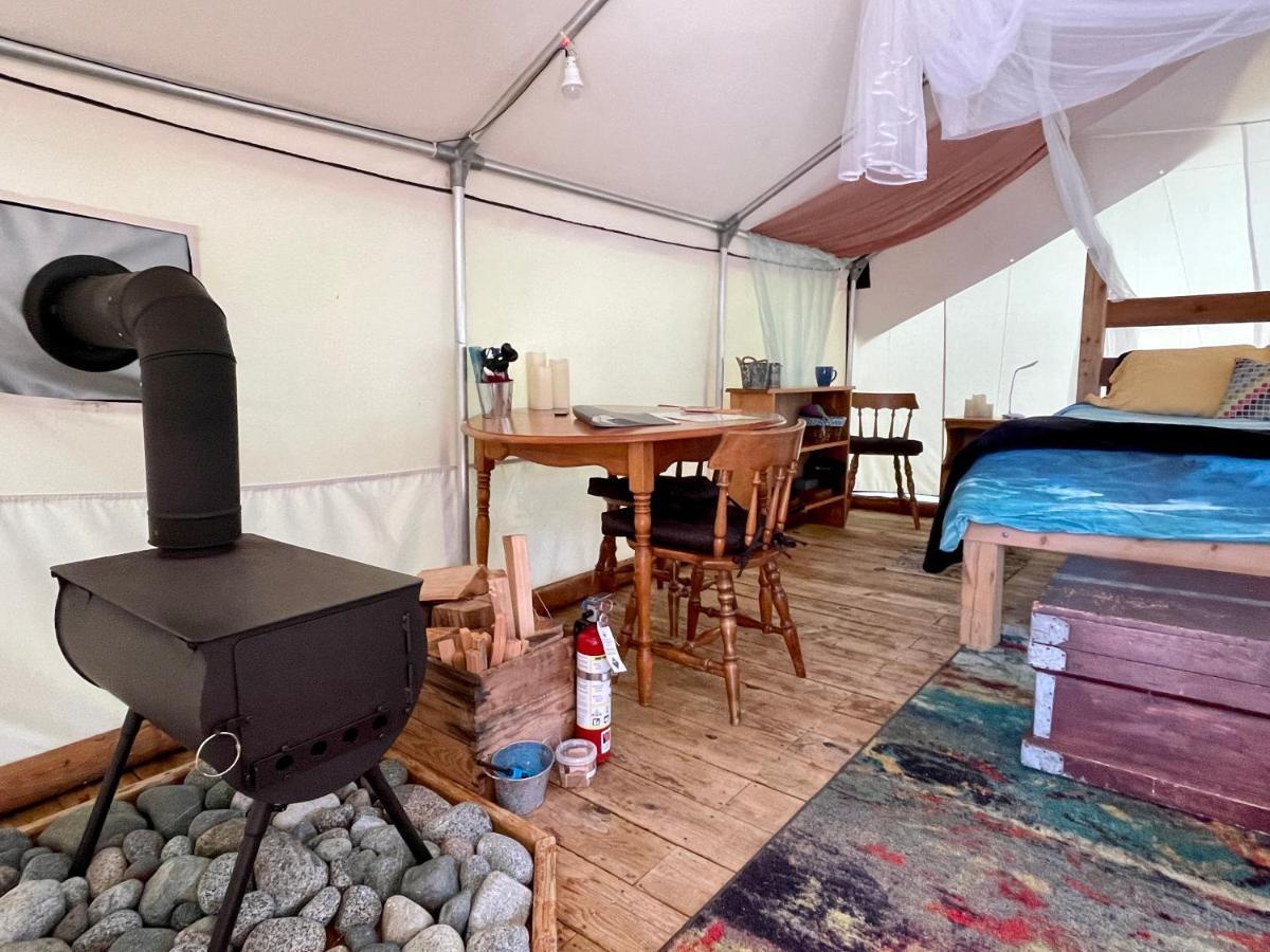 So Damn Lucky Glamping Hotel Ucluelet Exterior foto