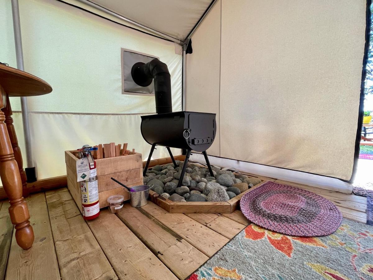 So Damn Lucky Glamping Hotel Ucluelet Exterior foto