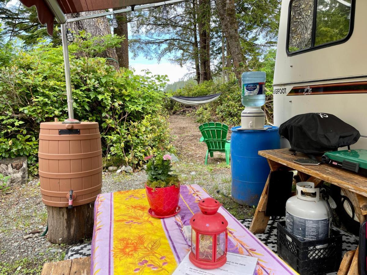 So Damn Lucky Glamping Hotel Ucluelet Exterior foto