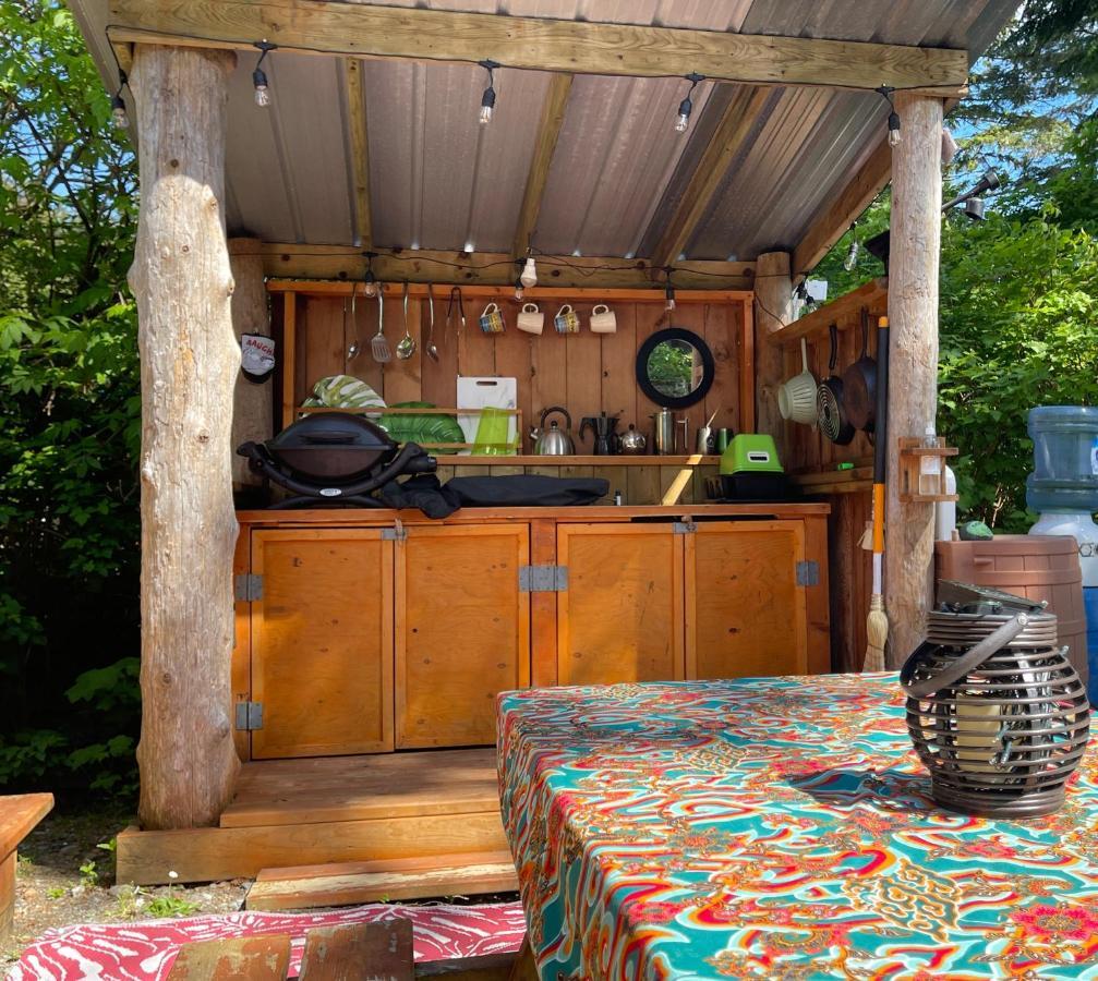 So Damn Lucky Glamping Hotel Ucluelet Exterior foto