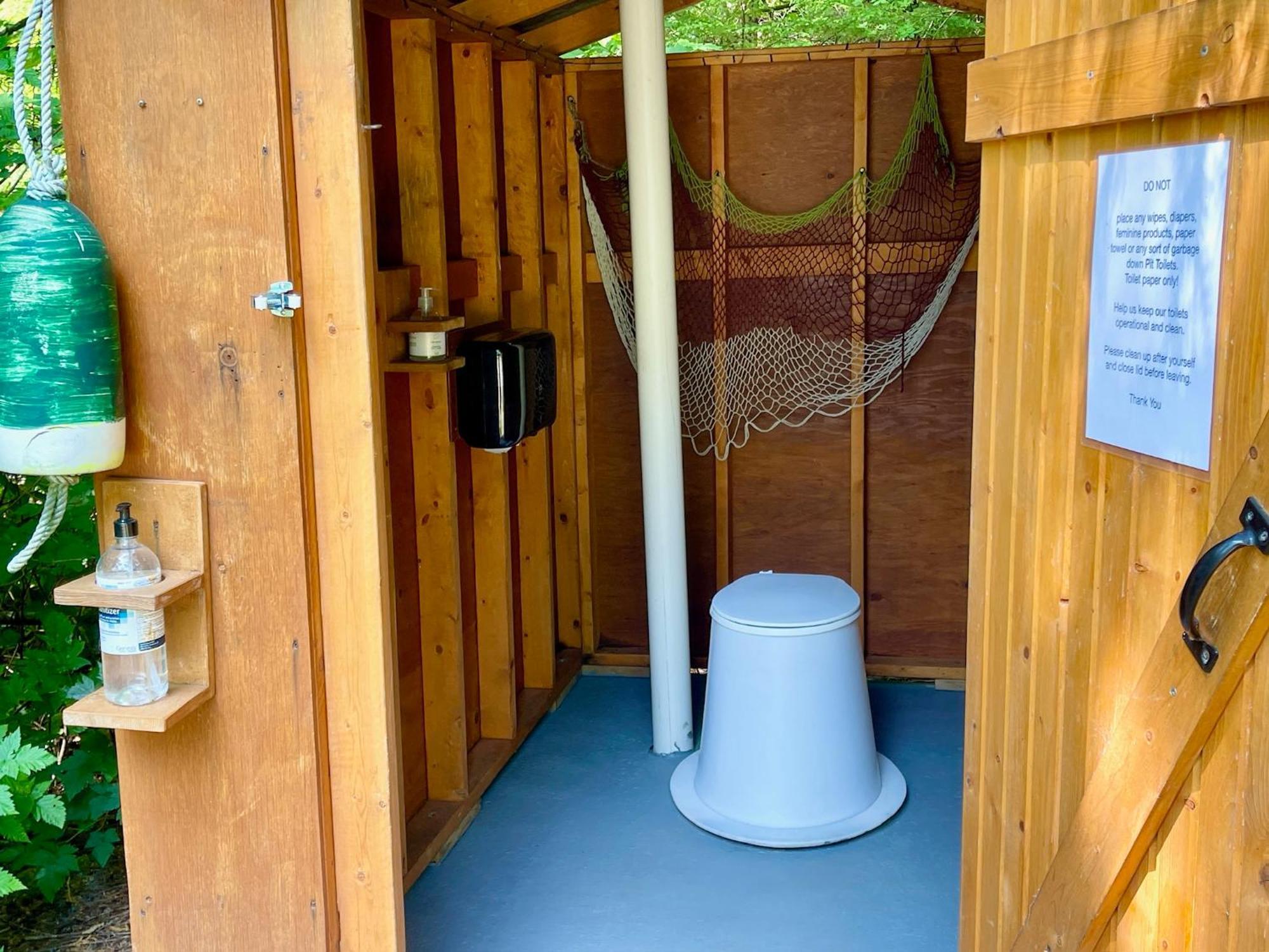 So Damn Lucky Glamping Hotel Ucluelet Exterior foto