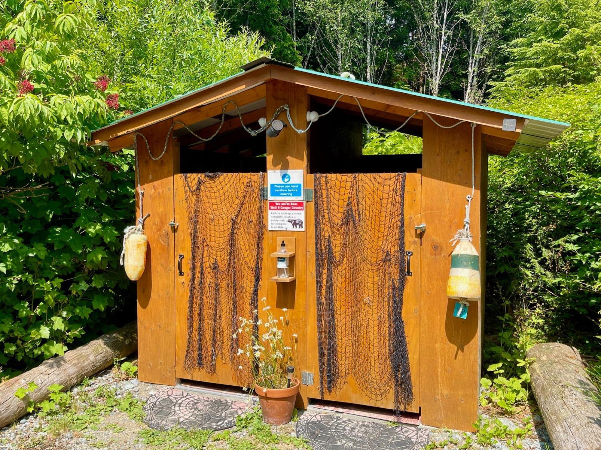 So Damn Lucky Glamping Hotel Ucluelet Exterior foto